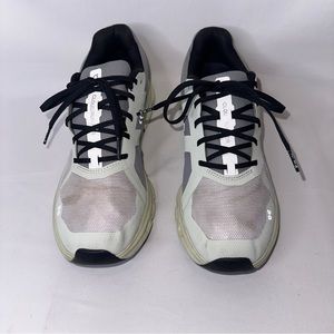 On Cloud Women’s On Cloudrunner White and Green Running Sneaker Size 10